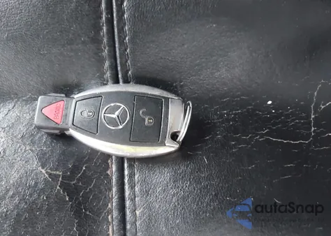 2010 Mercedes-Benz Glk 350 4Matic z USA, uszkodzony, nr VIN WDCGG8HB2AF373659